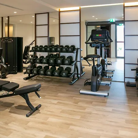 Mercure מלון לרנקה
