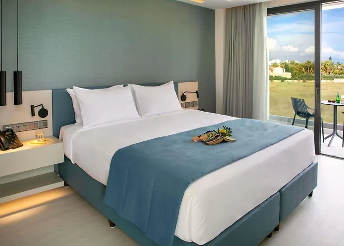 Mercure מלון לרנקה